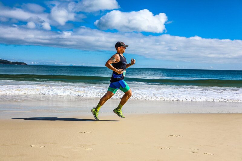 Marco em treino na praia