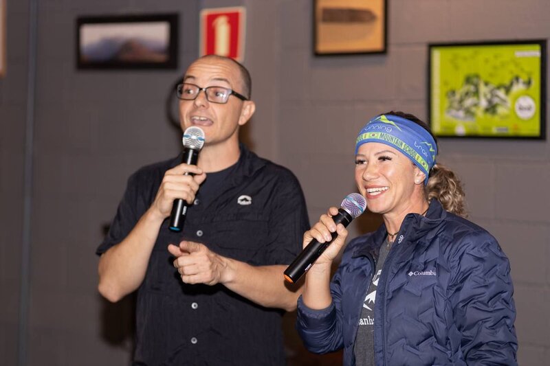 Marco e Letícia em palestra