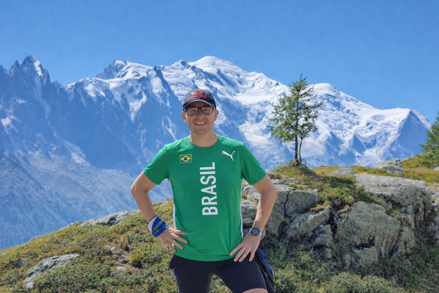 Marco Aurélio Piazza com a camisa da Seleção Brasileira de Trail Running